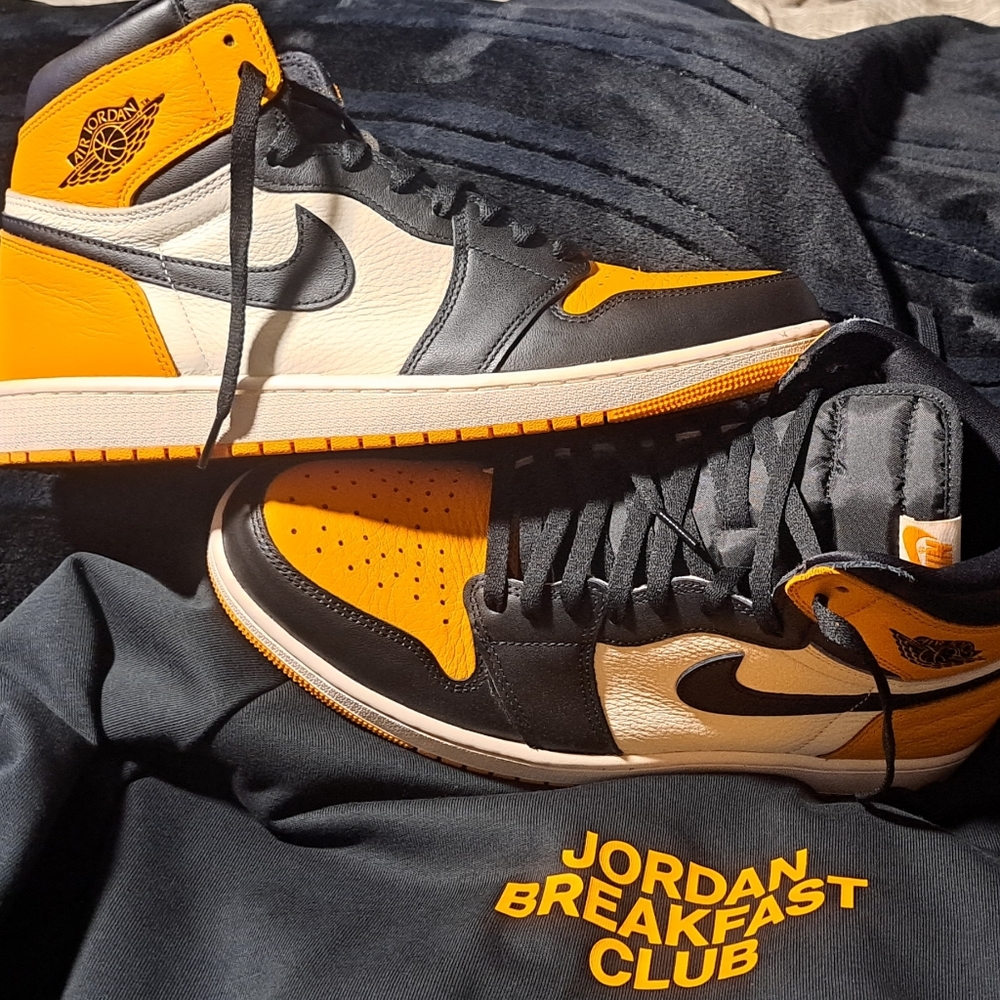 Nike Air Jordan 1 Taxi with Matching Jordan Hoodie Size XL